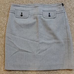 Loft above knee skirt